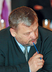 2003 год: Ахмат Кадыров – президент. Загружается с сайта Ъ