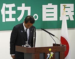 Премьер-министр Японии Таро Асо. Фото: REUTERS/Toru Hanai. Загружается с сайта Ъ