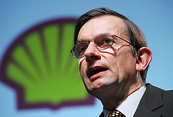 Глава Shell Йерун ван дер Вир продал «Сахалин-2» «Газпрому» под политическим давлением и по справедливой цене. Фото: AP. Загружается с сайта Ъ