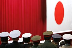 Японские военные надеются, что пересмотр пацифистской конституции сделает их страну военной сверхдержавой. Фото: Reuters. Загружается с сайта Ъ