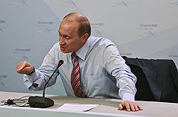 Владимир Путин указал российской оппозиции место, где она может иметь свое мнение. Фото: Дмитрий Азаров / Коммерсантъ. Загружается с сайта Ъ