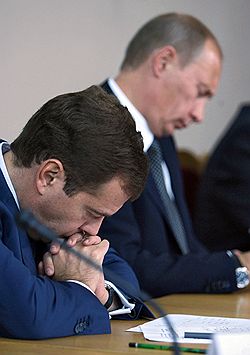 Решение Владимира Путина отправить в отставку прави– тельство не сильно обрадова– ло первого вице-премьера Дмитрия Медведева. Загружается с сайта Ъ