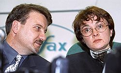 Эльвира Набиуллина (справа) сменила своего начальника Германа Грефа. Загружается с сайта Ъ