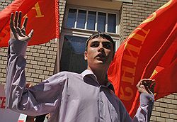 «Справедливая Россия» не простила Сергею Шаргунову то, что он ходил под чужими флагами. Загружается с сайта Ъ