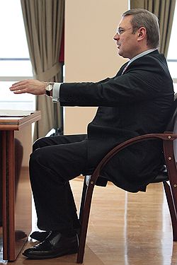 Михаил Касьянов, выдвинутый НДС в президенты, рассчитывает получить поддержку всех демократических сил. Загружается с сайта Ъ
