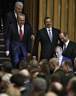 На своем прощальном саммите президенту России Владимиру Путину удалось создать действительно неформальную обстановку. Загружается с сайта Ъ