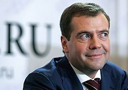 Новый статус Дмитрия Медведева нашел отражение в новом сайте. Загружается с сайта Ъ