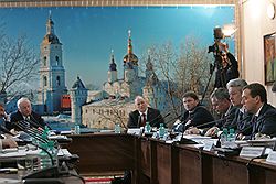 Дмитрий Медведев дебютировал в Тобольске в качестве ведущего президиума Госсовета. Загружается с сайта Ъ
