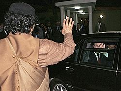 К концу встречи с Муамаром Каддафи (справа) у президента России Владимира Путина не осталось в запасе особо щедрых жестов. Загружается с сайта Ъ