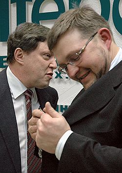 Никита Белых (СПС) и Григорий Явлинский («Яблоко») не знают, чего ждать от наступающего президентства Дмитрия Медведева. Загружается с сайта Ъ