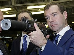 Президент России Дмитрий Медведев перешел к прицельной критике блока НАТО. Загружается с сайта Ъ