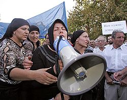Матери Дагестана покинули митинг фактически неуслышанными. Загружается с сайта Ъ