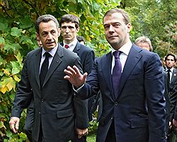 В Эвиане Дмитрий Медведев и Никола Саркози старались не расставаться, Загружается с сайта Ъ