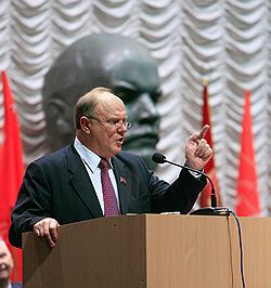 Геннадий Зюганов призывает коммунистов к бдительности, чтобы обезопасить партию от «агентов влияния», засылаемых властью. Загружается с сайта Ъ