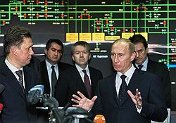 Премьер Владимир Путин считает, что Украина просто не способна обеспечить транзит российского газа в Европу. Загружается с сайта Ъ