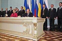Последние несколько дней Владимир Путин проводит с Юлией Тимошенко больше времени, чем с кем бы то ни было. Загружается с сайта Ъ