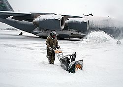 НАТО готово встать на защиту Арктики от посягательств со стороны России. Фото: U.S. Air Force. Загружается с сайта Ъ