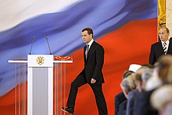 Дмитрий Медведев весь год следовал курсу, который проложил Владимир Путин. Фото: AP. Загружается с сайта Ъ
