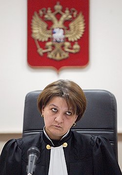 Елена Ярлыкова (на фото), как считает председатель Мосгорсуда, не соответствует статусу судьи. Фото: Дмитрий Лекай/Коммерсантъ. Загружается с сайта Ъ