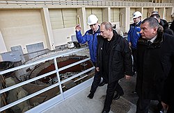 Запустив первый агрегат Саяно-Шушенской ГЭС, премьер Владимир Путин перешел к критике частных инвесторов российской энергетики. Фото: AP. Загружается с сайта Ъ