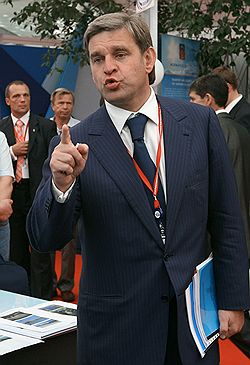 Губернатор Приморья Сергей Дарькин может стать очередной жертвой приморской коррупционной аномалии. Загружается с сайта Ъ
