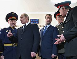 Дмитрий Медведев объяснил всем заинтересованным лицам, что его профессиональный союз с Владимиром Путиным нерушим. Загружается с сайта Ъ