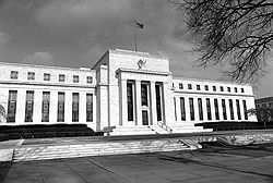 «Федеральный резервный банк выступил со строгим предостережением против роста количества спекулятивных займов». Фото: AP. Загружается с сайта Ъ